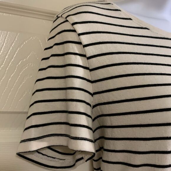 A new day, strip T shirt Orr, scoop neck, near new , medium - Picture 2 of 12